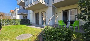 Unclassified image, 3 of 18, button