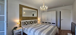 Unclassified image, 4 of 18, button