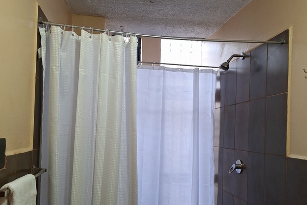Classic Double Room | Bathroom | Towels, soap, toilet paper