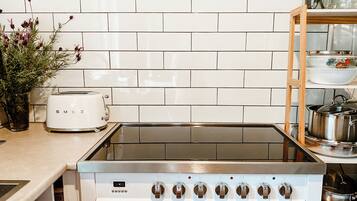 Micro-ondes, four, plaque de cuisson, lave-vaisselle