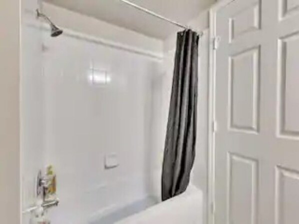 Towels, soap, shampoo, toilet paper