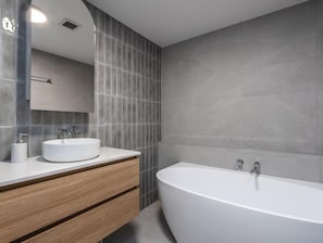 Appartement, balcon, vue sur la plage | Salle de bain