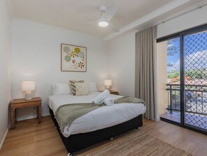 아파트, 발코니, 해변 전망 | 3 개의 침실, 각각 다른 스타일의 인테리어, 각각 다르게 가구 비치, 다리미/다리미판