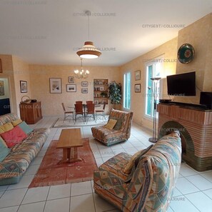 TV - 4DES2 T3 equipped for 4 people in old building Collioure (COLLIOURE)