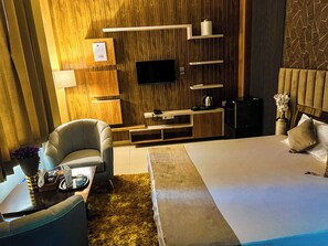 Luxury Room | Egyptian cotton sheets, premium bedding, down comforters - Sangam Hotel  (Chirawa)