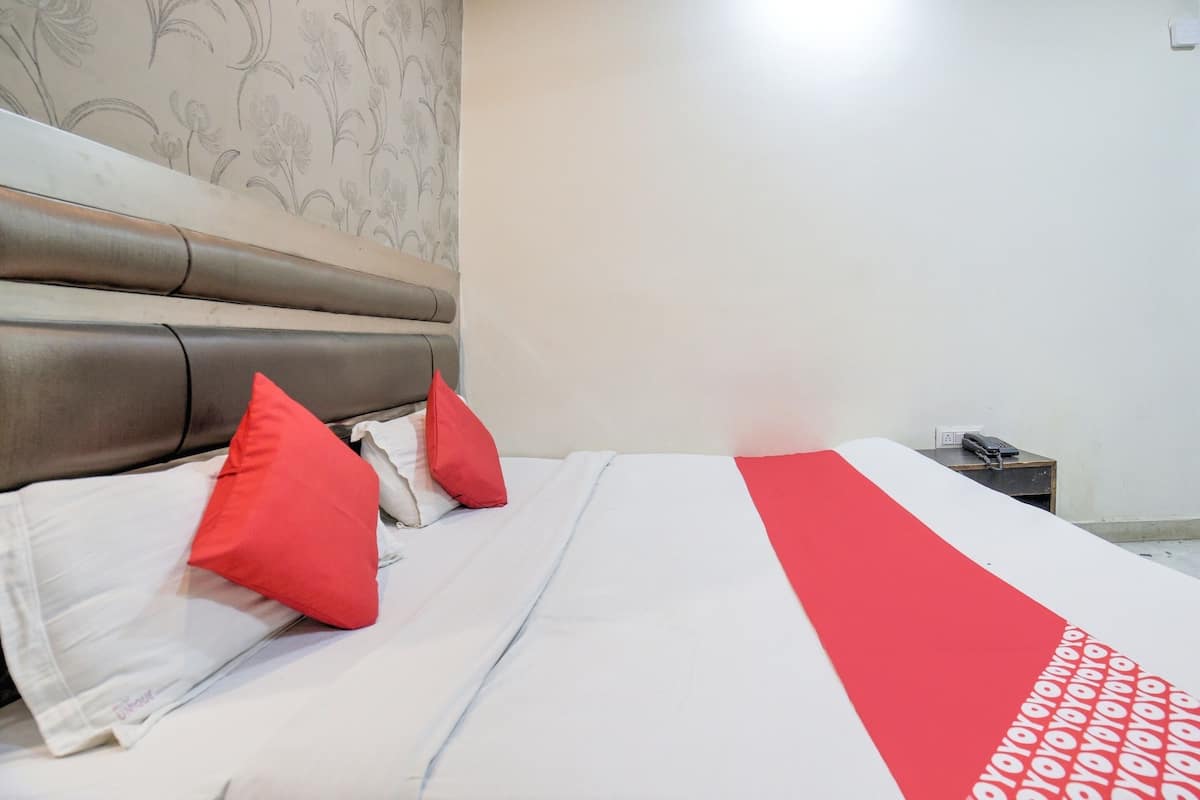 Standard Room | Egyptian cotton sheets, premium bedding, down duvets, memory-foam beds