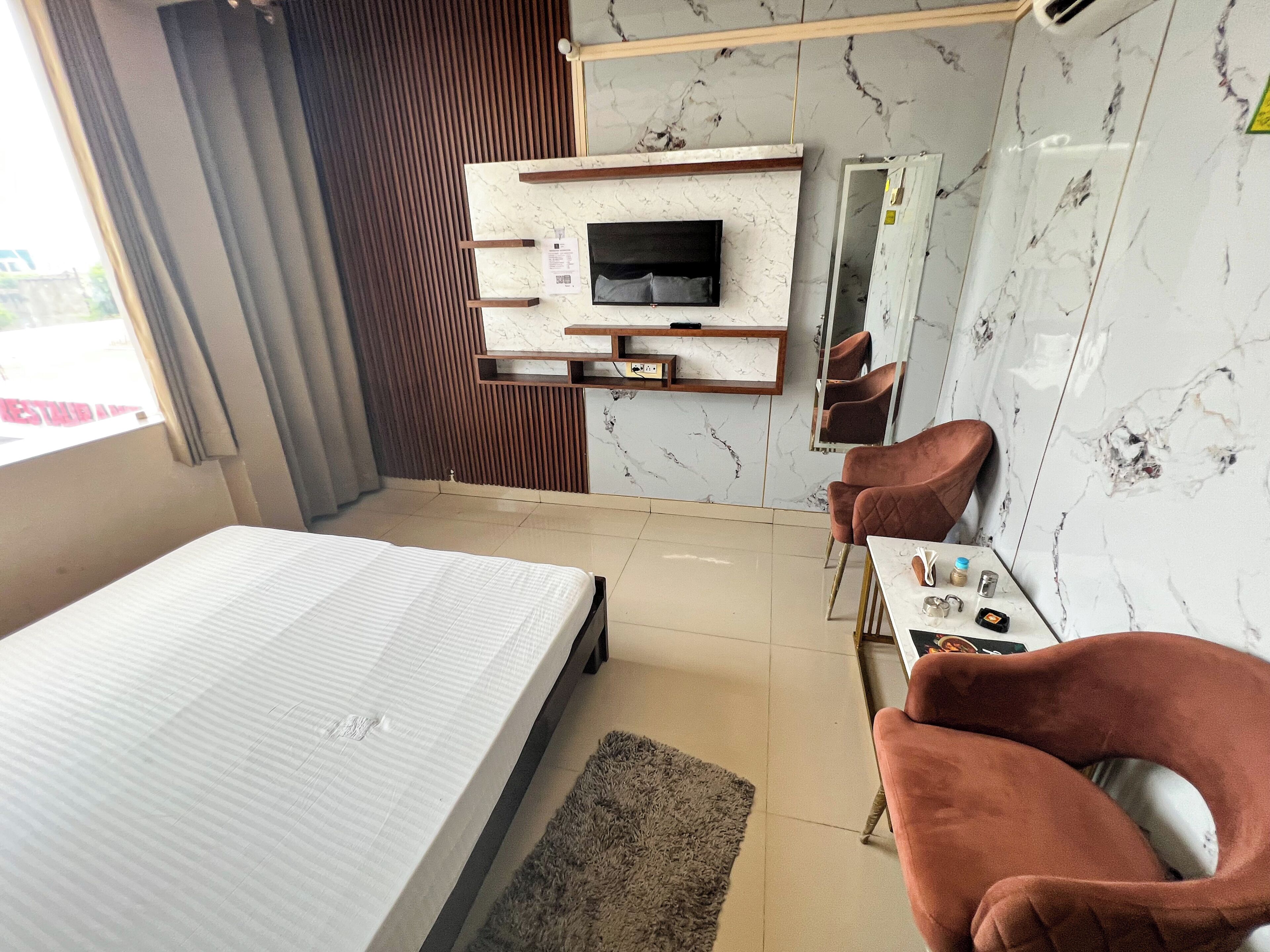 Standard Room | Egyptian cotton sheets, premium bedding, down comforters