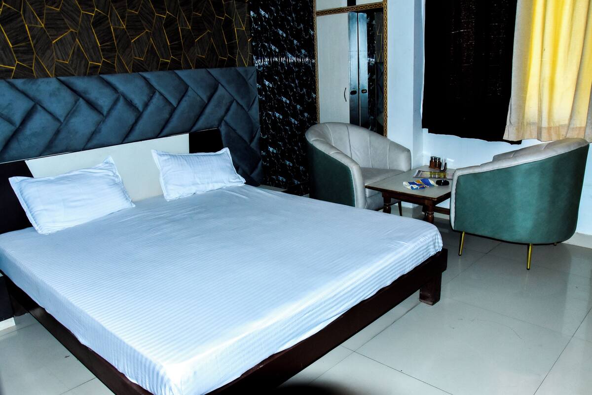 Deluxe Room | Egyptian cotton sheets, premium bedding, down duvets, memory-foam beds