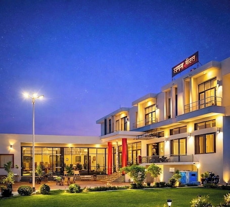 Exterior. Sangam Hotel