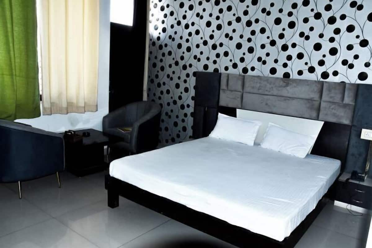 Egyptian cotton sheets, premium bedding, down duvets, memory-foam beds