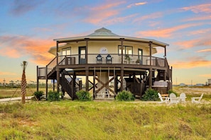 Exterior - The Good Life · Ultimate Gulf Shores Getaway: Hot Tub, RV Pad, Fire-Pit & Beach (Gulf Shores)