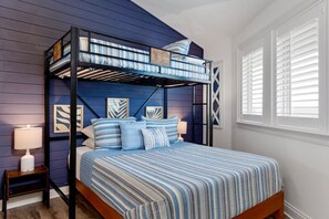 2 habitaciones, tabla de planchar con plancha y cuna de viaje