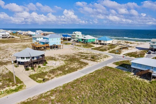 The Good Life · Ultimate Gulf Shores Getaway: Hot Tub, RV Pad, Fire-Pit & Beach