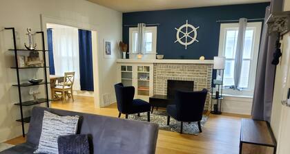 Centrally located in the heart of downtown. 5 min from Wesley & St Joe Hospitals