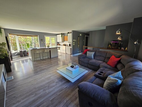 Fall River Haven
Entire floor just for you, full kitchen and bathroom.