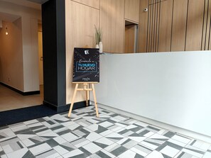 Basic Apartment | Lobby