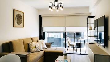 Apartamento básico | Área de estar | Smart TV 55 polegadas com canais digitais