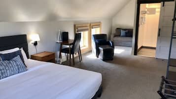 Standard Room, 1 King Bed, Non Smoking, Private Bathroom | 1 bedroom, hypo-allergenic bedding, individually decorated
