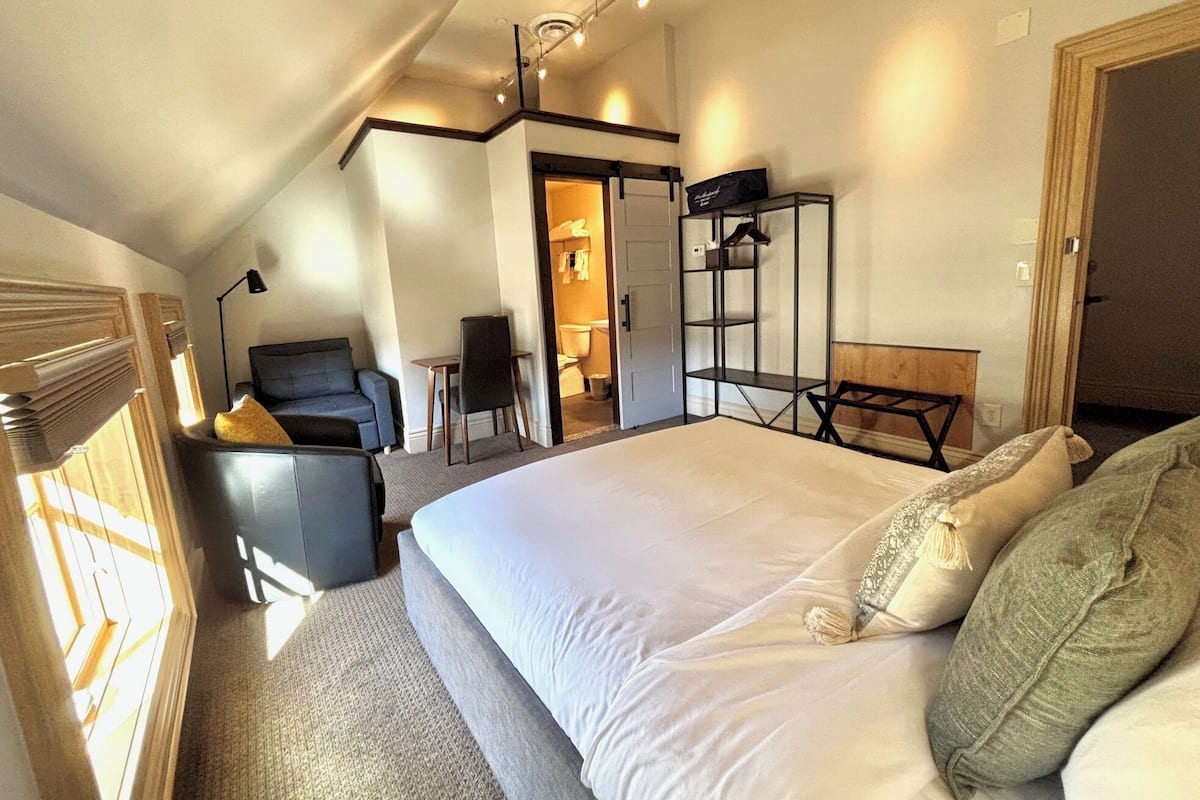 Standard Room, Non Smoking, Private Bathroom