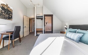 Standard Room, 1 King Bed, Non Smoking, Private Bathroom | Hypo-allergenic bedding, individually decorated, individually furnished - Tahoe Star Hotel (Truckee)