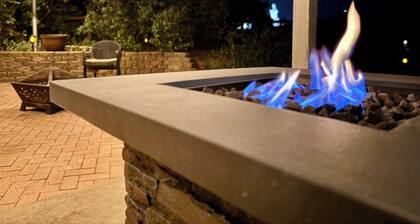 Red Rocks, Family Friendly Yard & Cul-de-sac, Chefs Kitchen to Host the Holidays