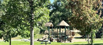 Red Rocks, Family Friendly Yard & Cul-de-sac, Chefs Kitchen to Host the Holidays