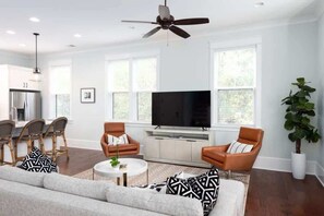 TV, offices - Luxury Coastal Townhome Near Sullivan's Island (Mount Pleasant)