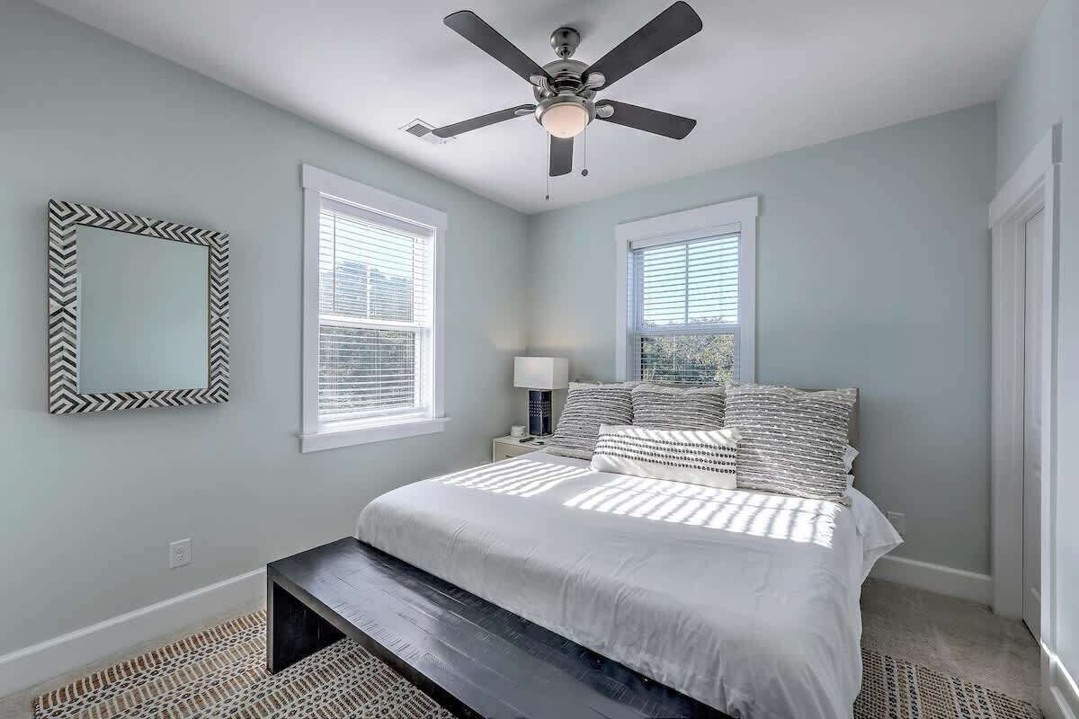 3 habitaciones, escritorio, tabla de planchar con plancha y wifi 