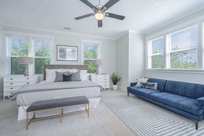 3 bedrooms, desk, iron/ironing board, WiFi - Luxury Coastal Townhome Near Sullivan's Island (Mount Pleasant)