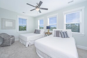 3 Schlafzimmer, Schreibtisch, Bügeleisen/Bügelbrett, WLAN