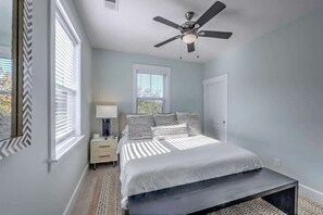 3 bedrooms, desk, iron/ironing board, WiFi - Luxury Coastal Townhome Near Sullivan's Island (Mount Pleasant)
