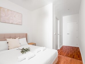 2 habitaciones, tabla de planchar con plancha, internet y ropa de cama 