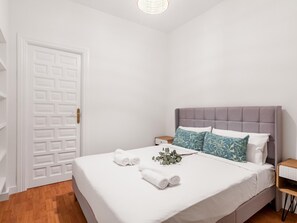 2 habitaciones, tabla de planchar con plancha, internet y ropa de cama 