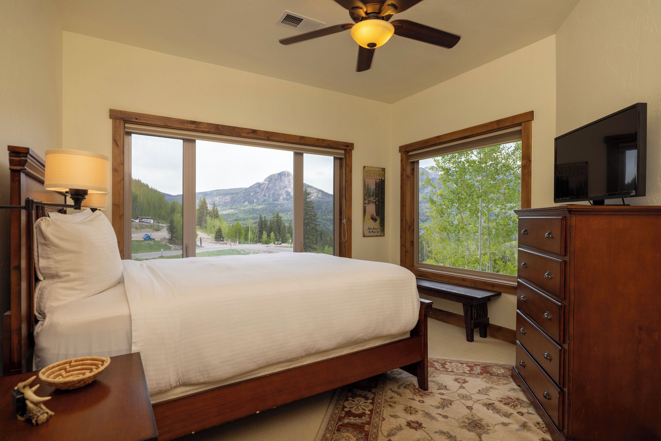 3 habitaciones, tabla de planchar con plancha y acceso a internet 