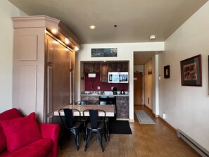 Interior - Cozy Studio for 2 with Mountain Views in Purgatory Village - Kendall 342 (Durango)