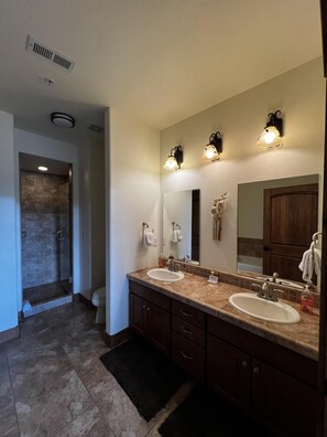 Shower, hair dryer, towels - Experience mountain views in this 2-bedroom condo, Peregrine Point 206 (Durango)