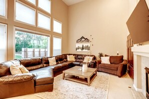 TV, fireplace, offices