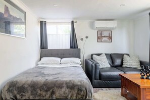 3 slaapkamers, een strijkplank/strijkijzer, wifi, beddengoed