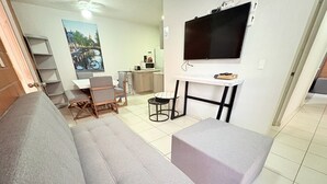 A living room with a sofa, a small table, and a TV mounted on the wall. -  Torre Federacion 201 Zona Centro Guadalajara (Guadalajara)