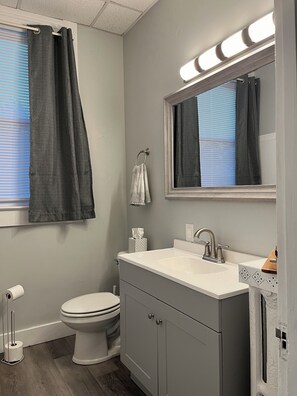 Towels, soap, shampoo, toilet paper