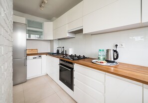 Fridge, microwave, oven, stovetop