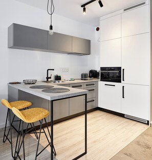 Fridge, microwave, oven, stovetop