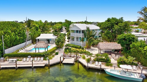 Isla Honeydew: 3 En-Suite Bedrooms, Pool, Dock