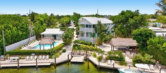 Isla Honeydew: 3 En-Suite Bedrooms, Pool, Dock