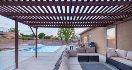 Private Pool & Spa, Pickleball, King Beds, Near Zion, Sleeps 16+, Game Room