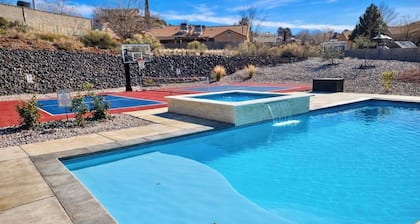 Private Pool & Spa, Pickleball, King Beds, Near Zion, Sleeps 16+, Game Room