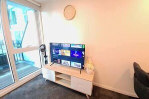 Interior - City Zen: Patio & Pool (Auckland)