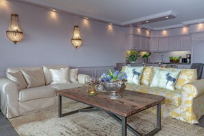 Unclassified image, 3 of 33, button