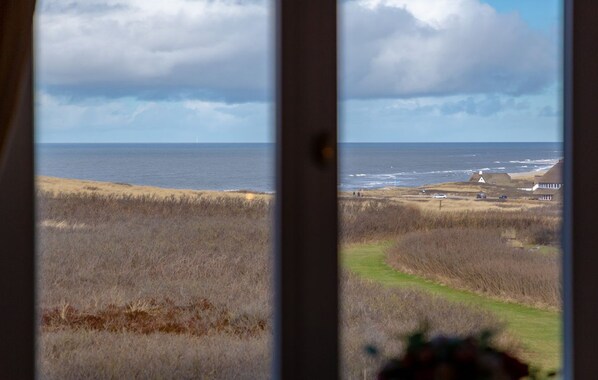 Unclassified image, 1 of 28, button