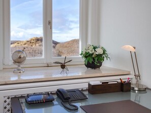 Unclassified image, 4 of 28, button